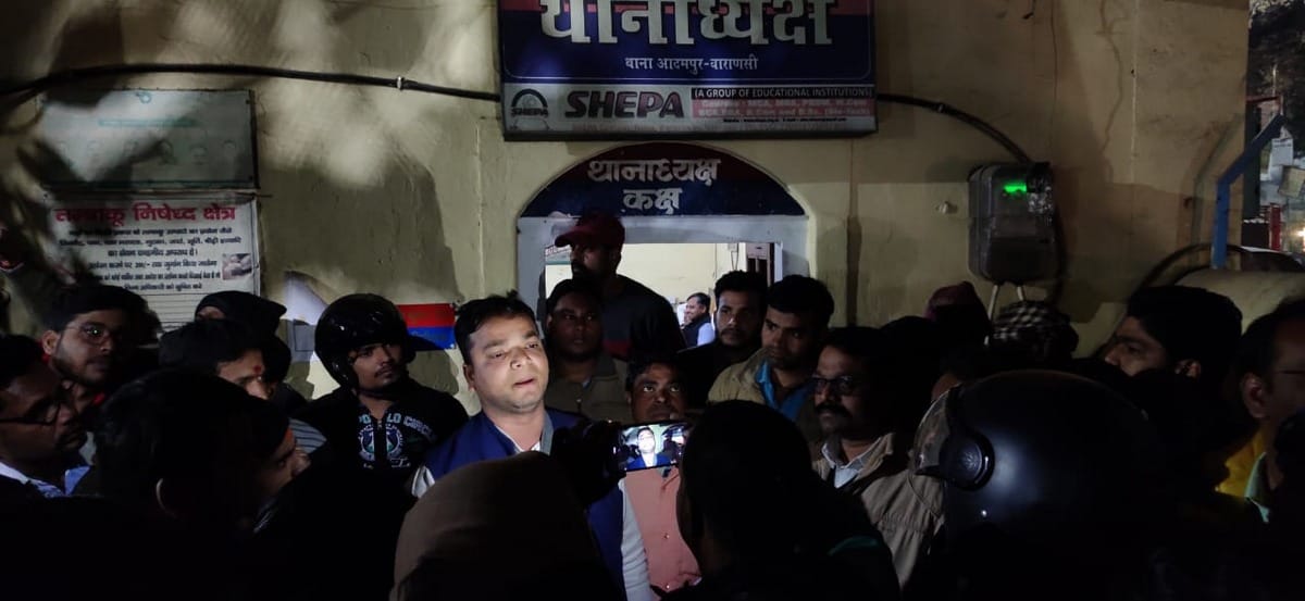 Clash between SDO and BJP leaders electricity workers cut power in varanasi