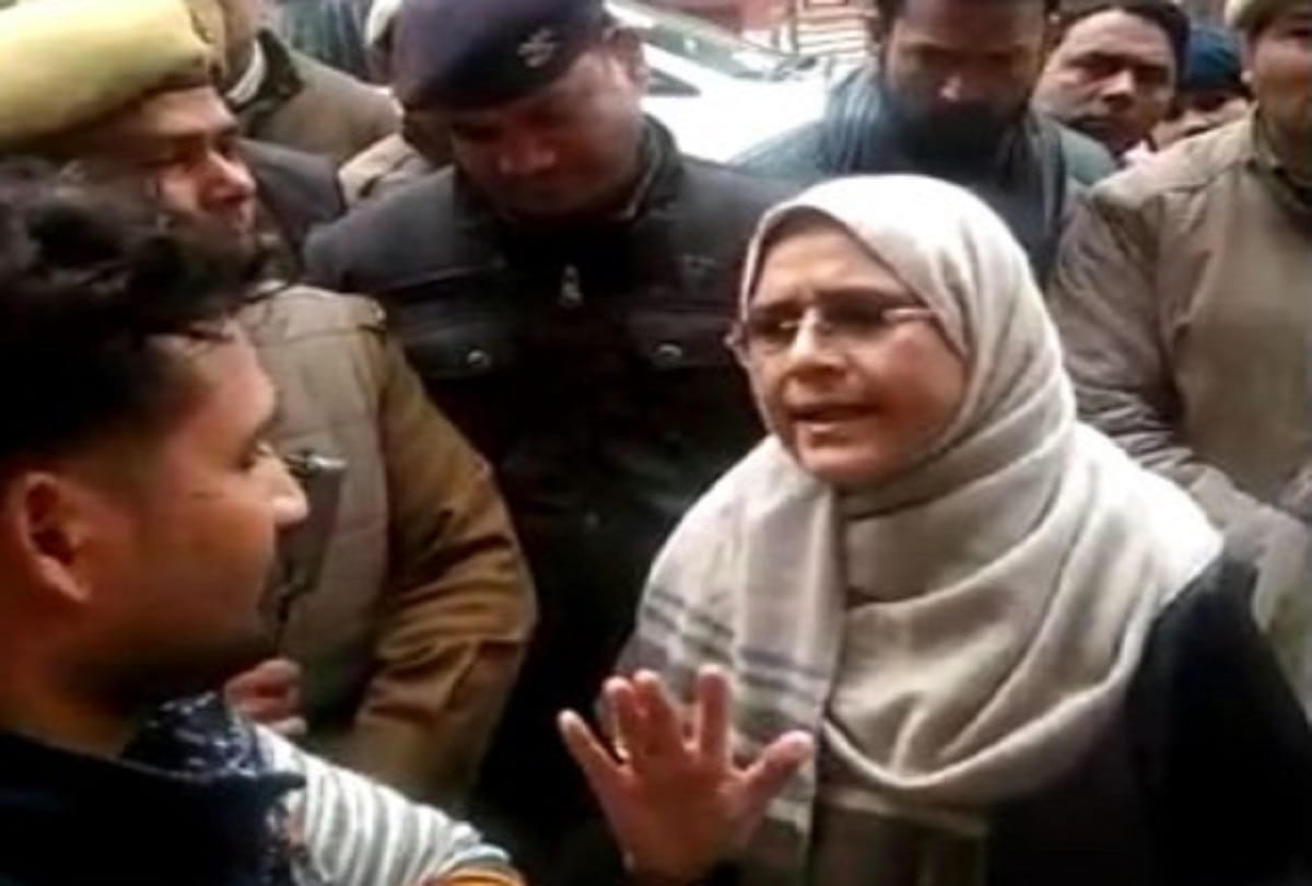 AMU Vice Chancellor's wife reached at protest site