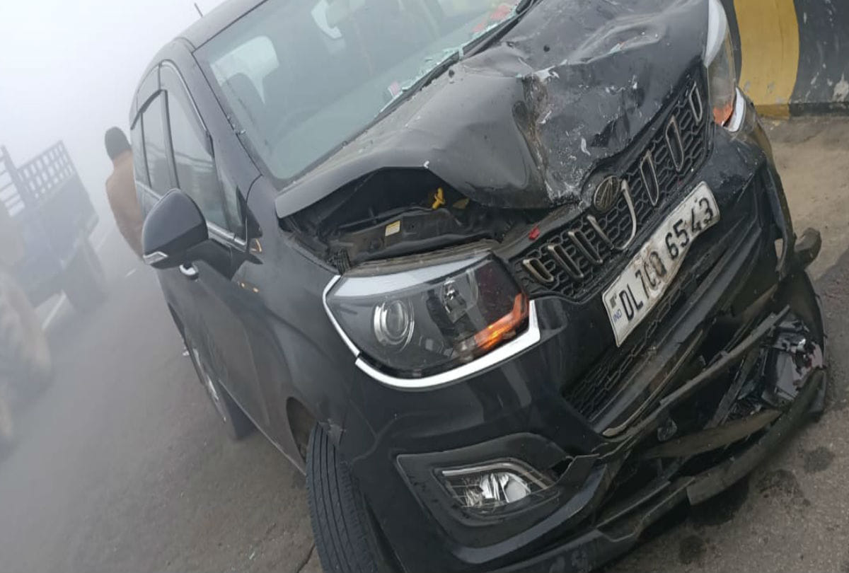Accident on Yamuna Expressway Mile Stone 93 Due To Fog Mant Mathura