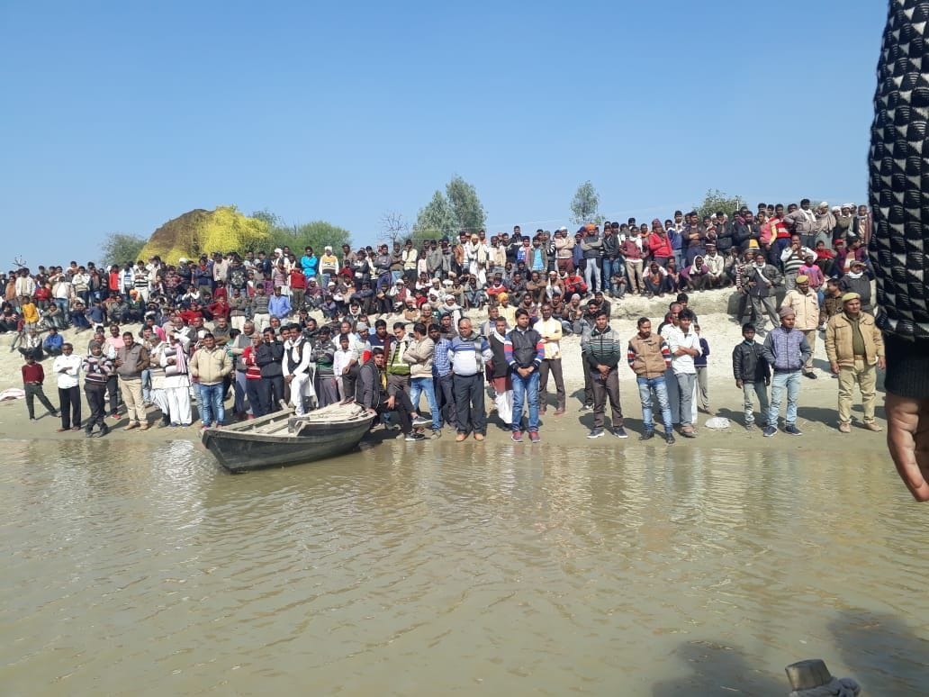 A boat full of passengers was drowned due to disrepair
