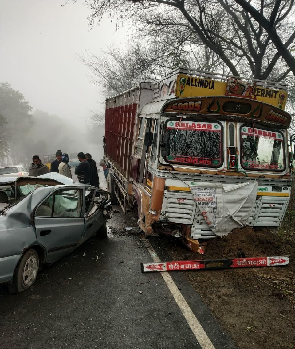 Car and truck clashed due to haze, couple injured, fatehabad