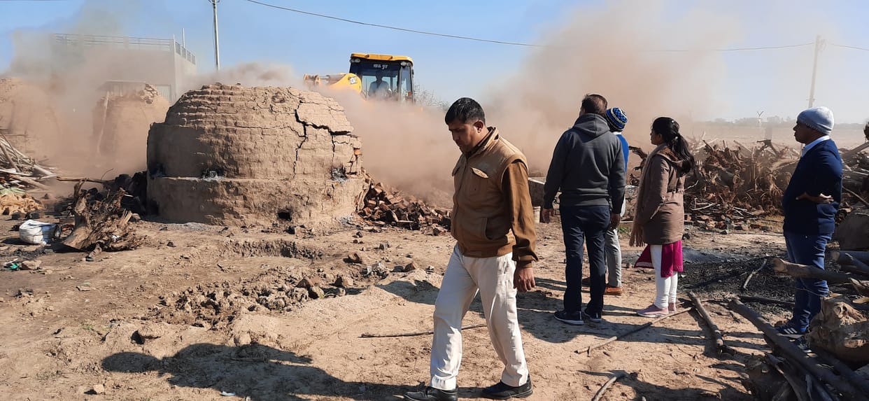 Administration demolishes more than 25 illegal constructions in Baba Ranadheer Colony, fatehabad