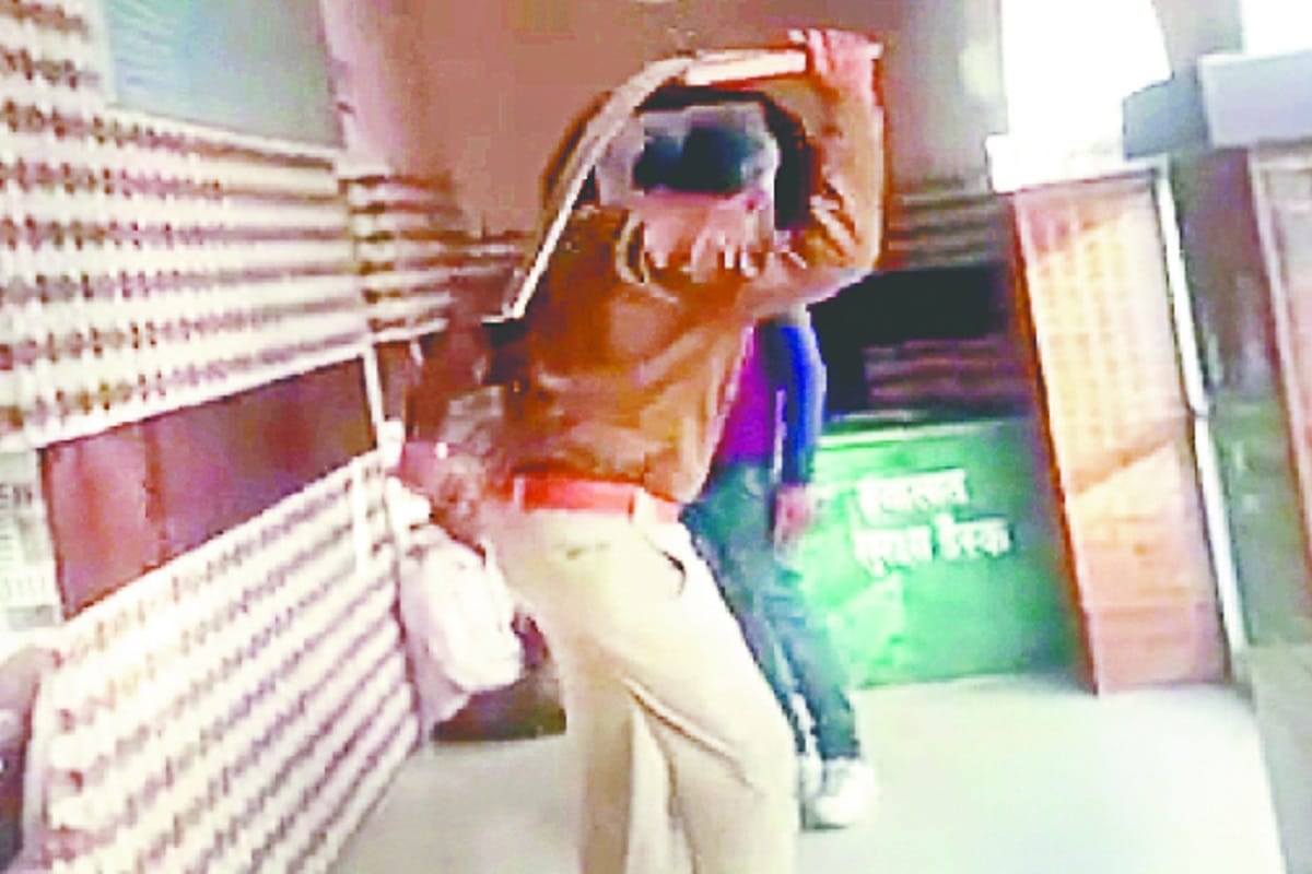 Inspector beaten up a youth in police station at Bijnor district of Uttar Pradesh