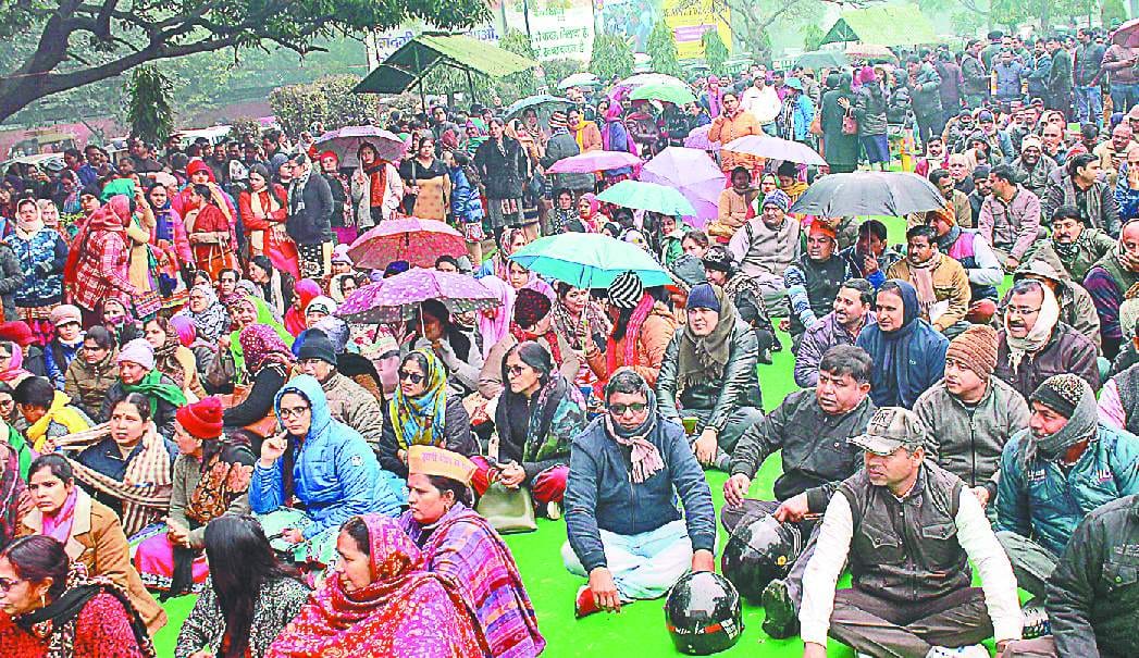 Demonstration at the Commissionerate for the restoration of old pension