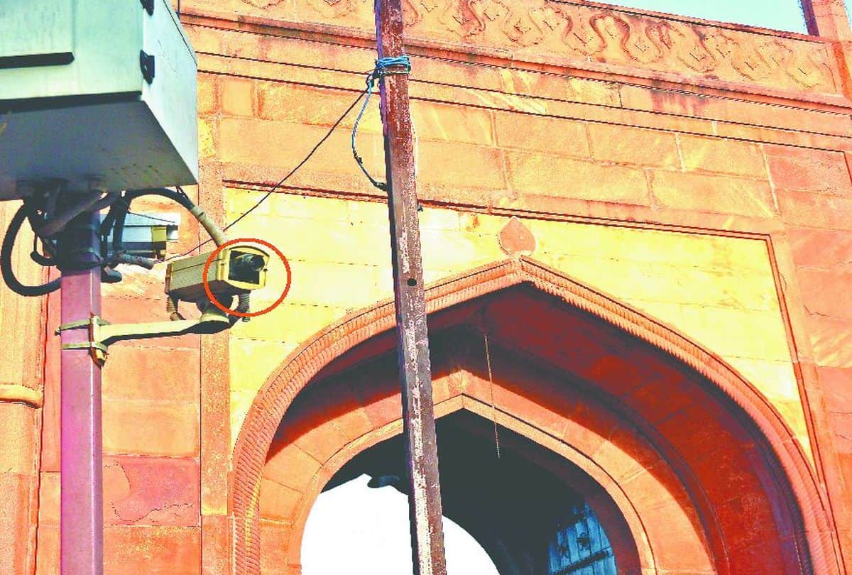 Taj Mahal Cctv Camera Breaks Security In Denger