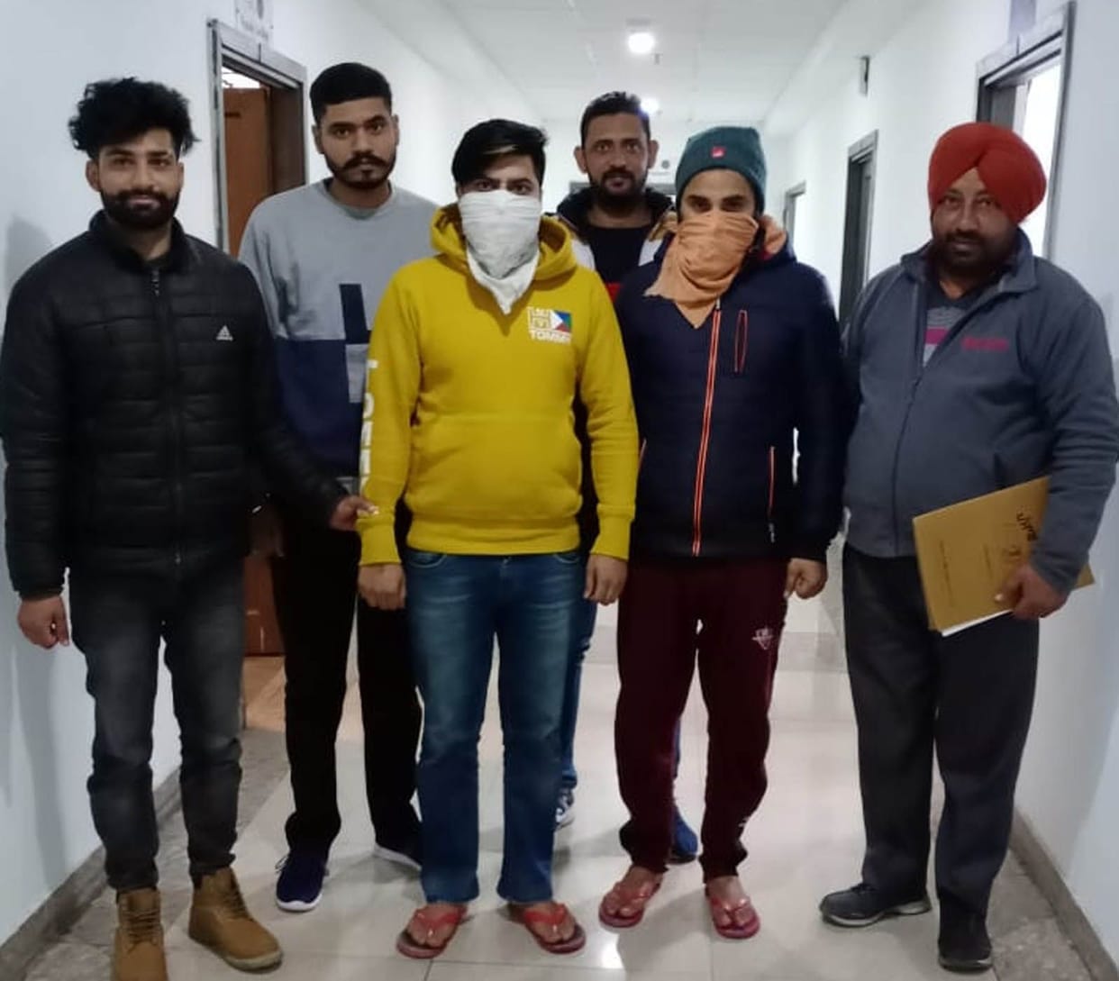 Two drug traffickers with 300 grams of heroin and 1.30 lakh in cash