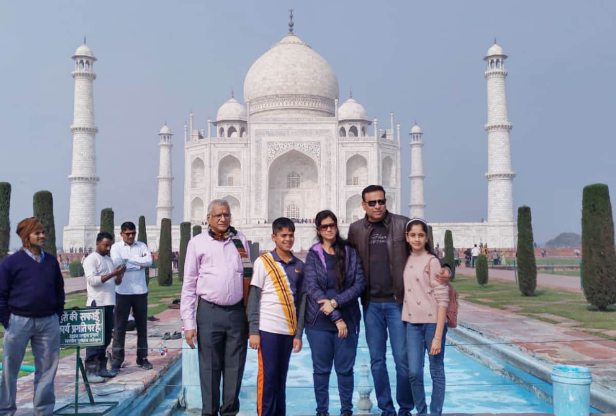 Former Indian Cricketer VVS Laxman Visits Taj Mahal With Family