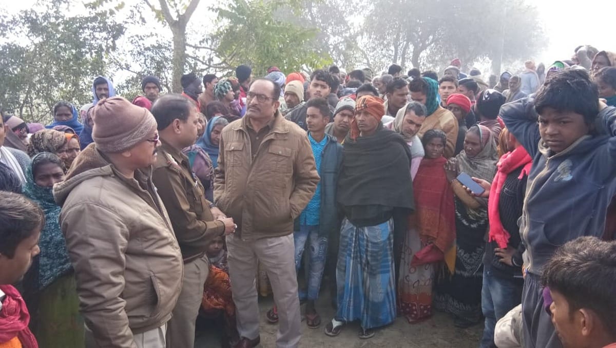Dead body throw near canal after murder in ghazipur