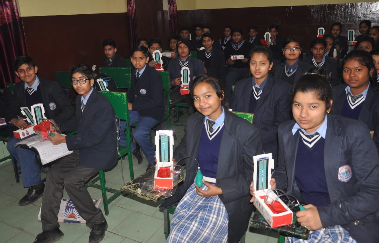 Taught to make blood pressure measuring machine in workshop
