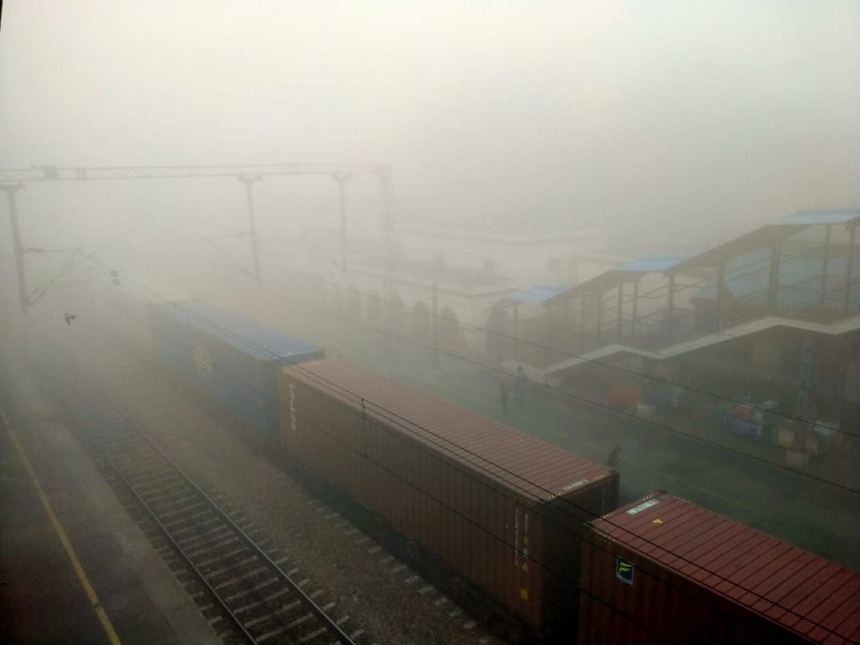 Long distance trains delayed due to fog, passenger upset, fatehabad