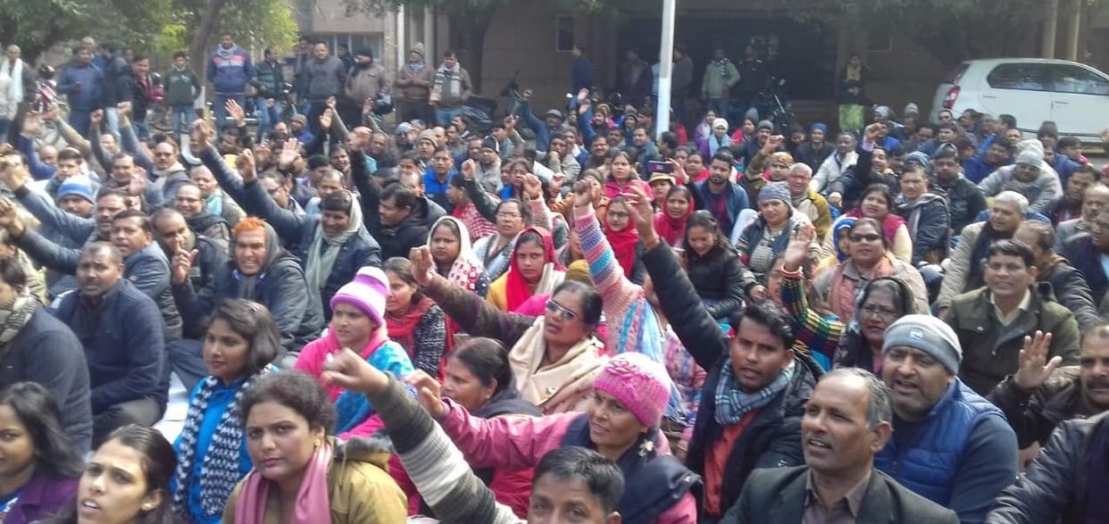 Hathras: Teachers shout at Collectorate over various demands