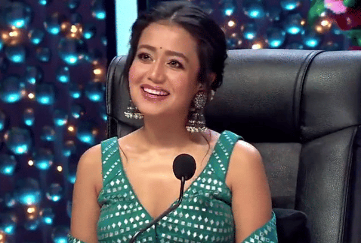 Indian Idol judge neha kakkar revealed that she face anxiety attacks while performing on stage