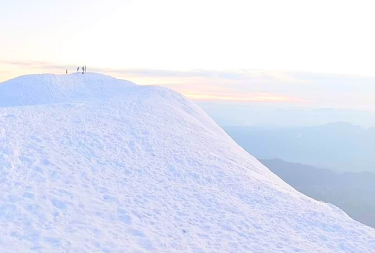 Photos: Tourists reach Nuddy-McLeodganj to have fun in snow, paragliding banned in Billing