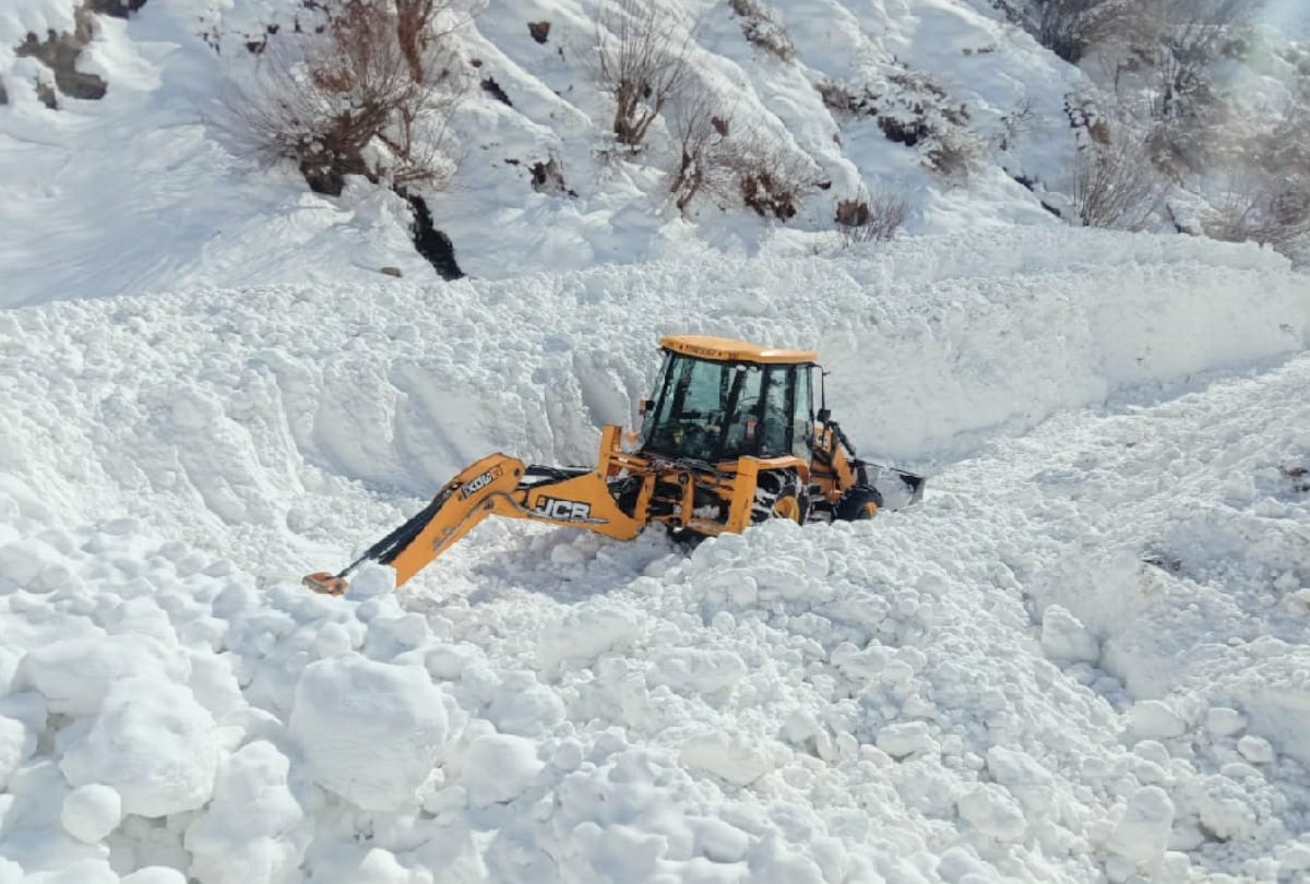 198 roads blocked due to snowfall in himacal, weather report for six days himachal