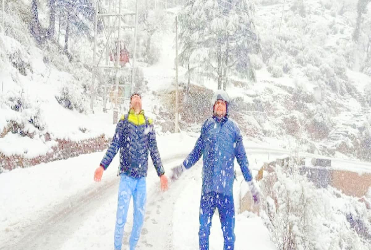 Photos: Tourists reach Nuddy-McLeodganj to have fun in snow, paragliding banned in Billing