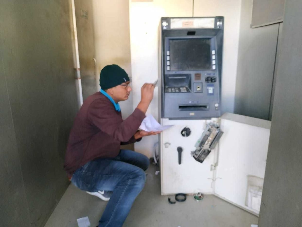 thief crack the atm