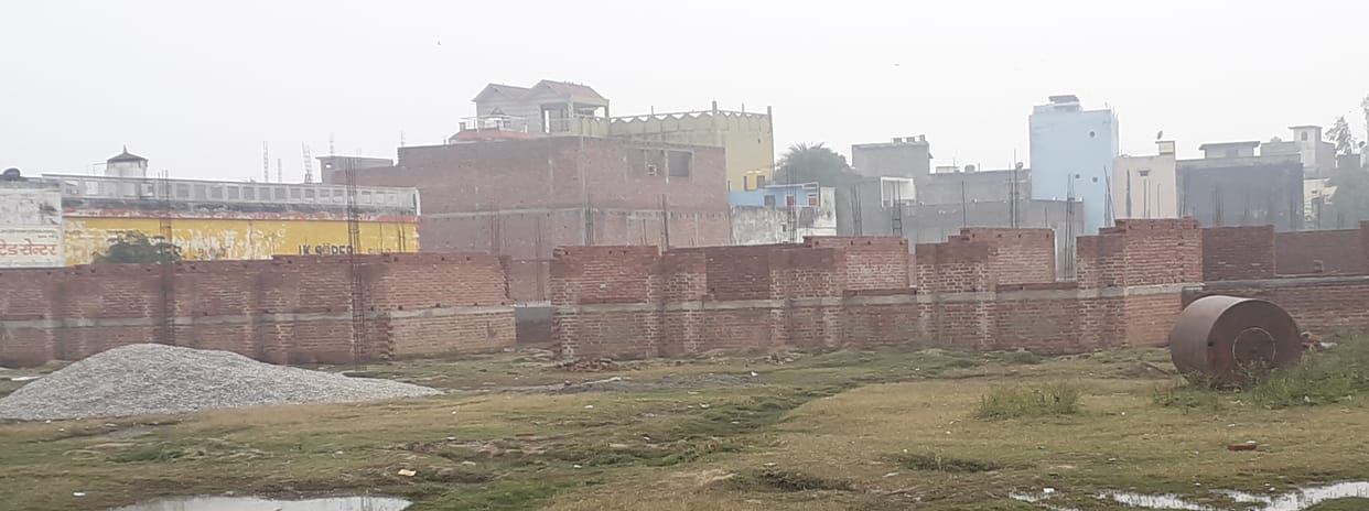 bajat ke abhaav mein raajakeey kaalej ka nirmaan adhar mein