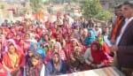 नजीबाबाद के जलालाबाद में शिवसेना की बैठक में बोलते जिला प्रमुख विपिन कुमार।