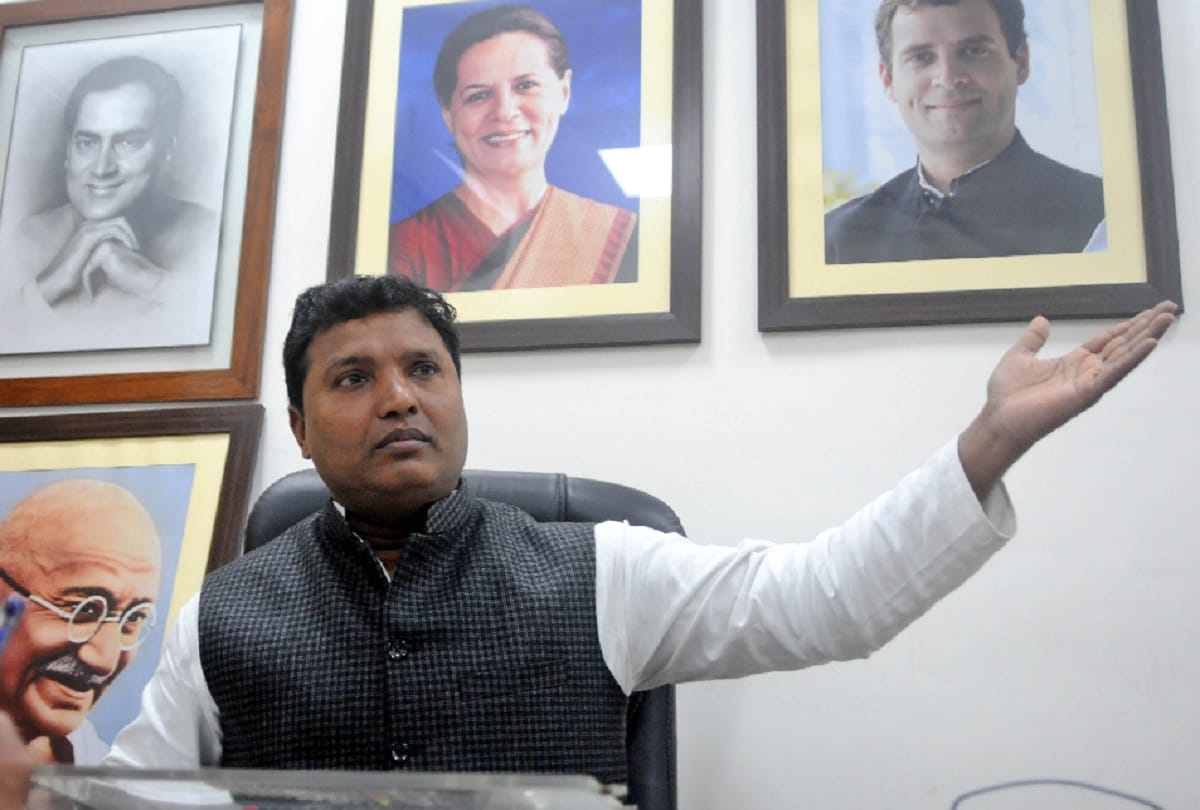 Srinivas claims no one can form government in Delhi without Congress