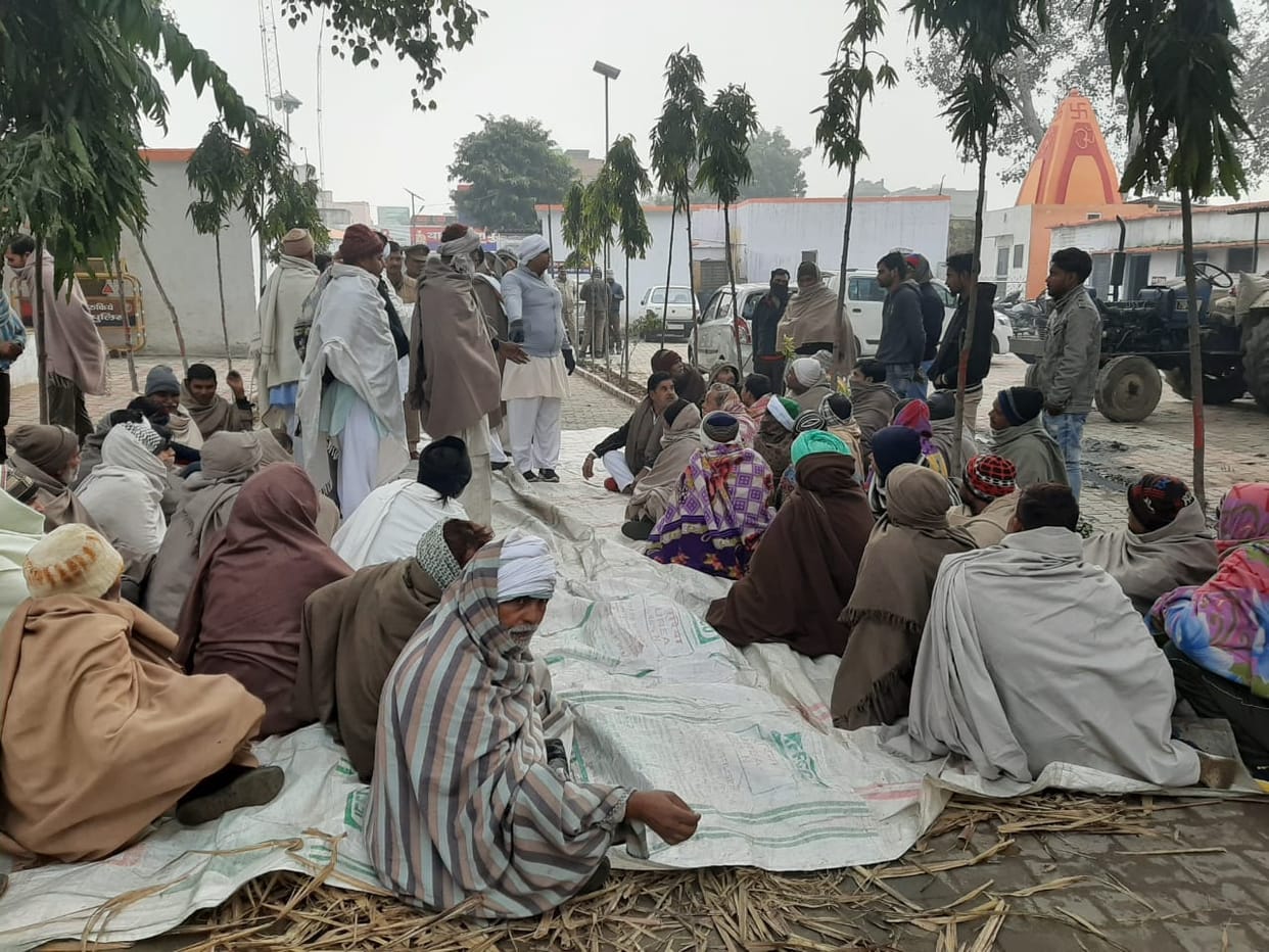 Bhakiu Tomar staged a protest at the station gate
