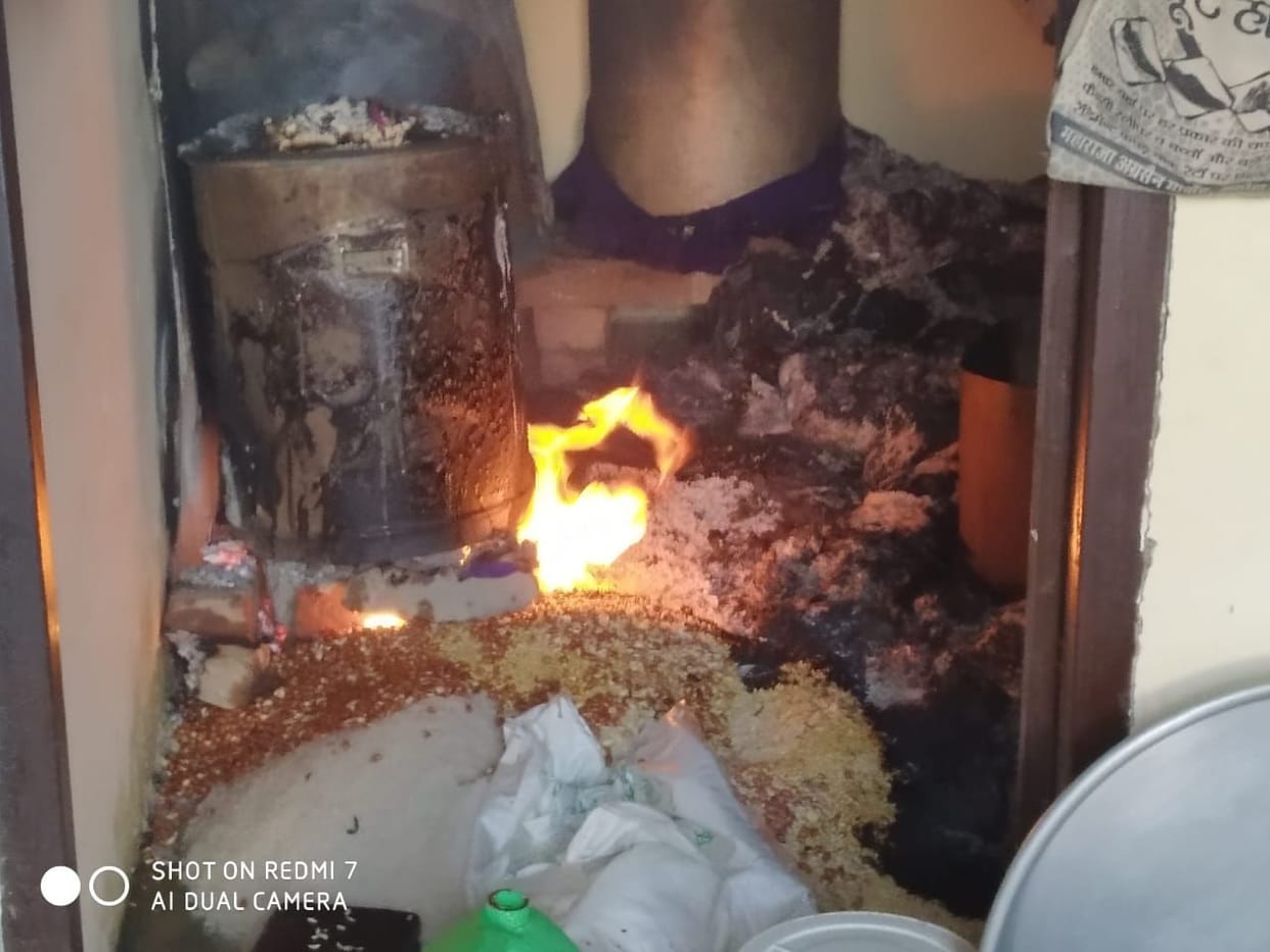 fire in anganwari centre, goods burned, fire, fatehabad