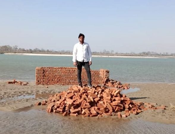 The platform was flown in the Ganges boom