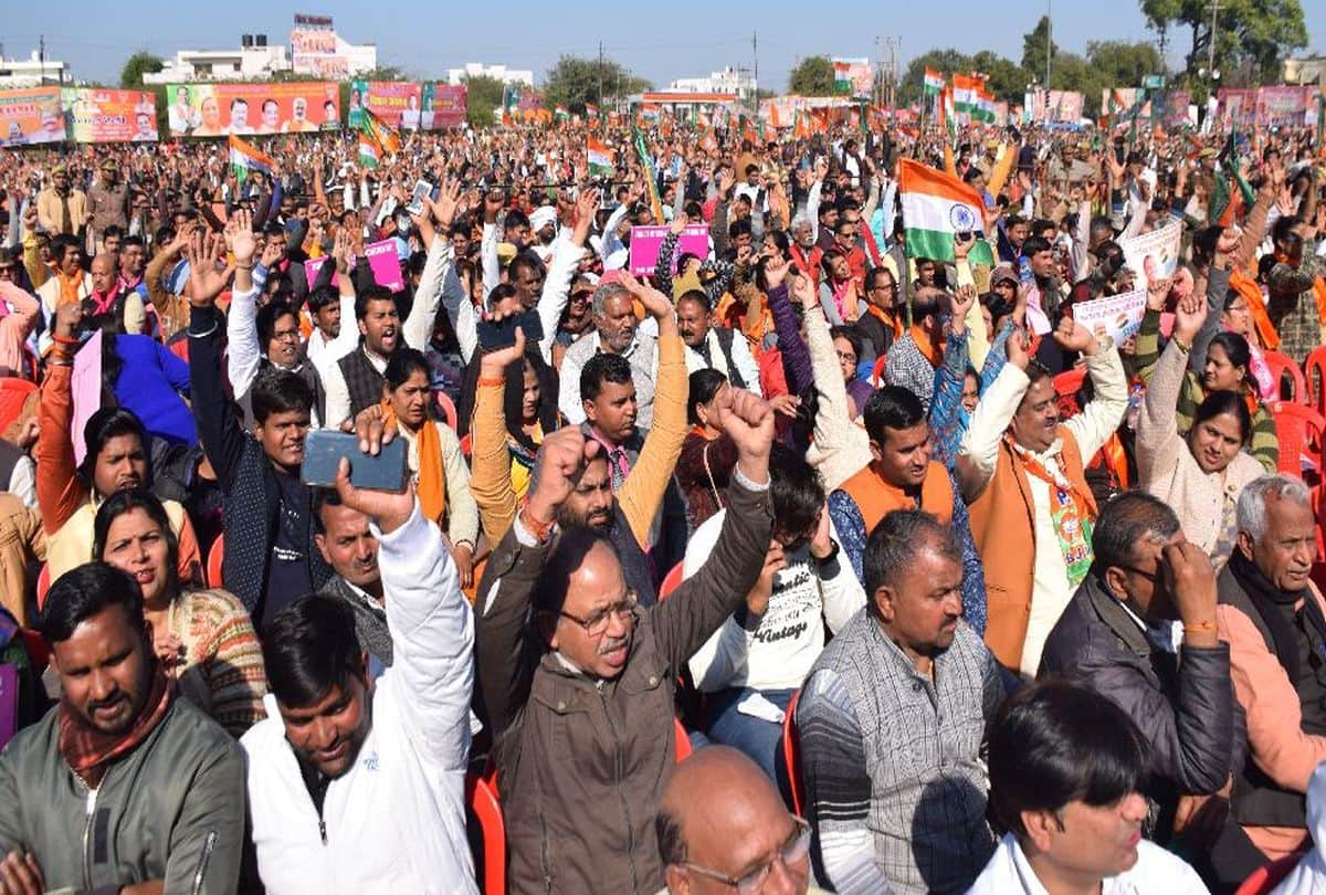 Bjp Chief Jp Nadda Rally Support For Caa Agra Ex Armyman and Woman Reach