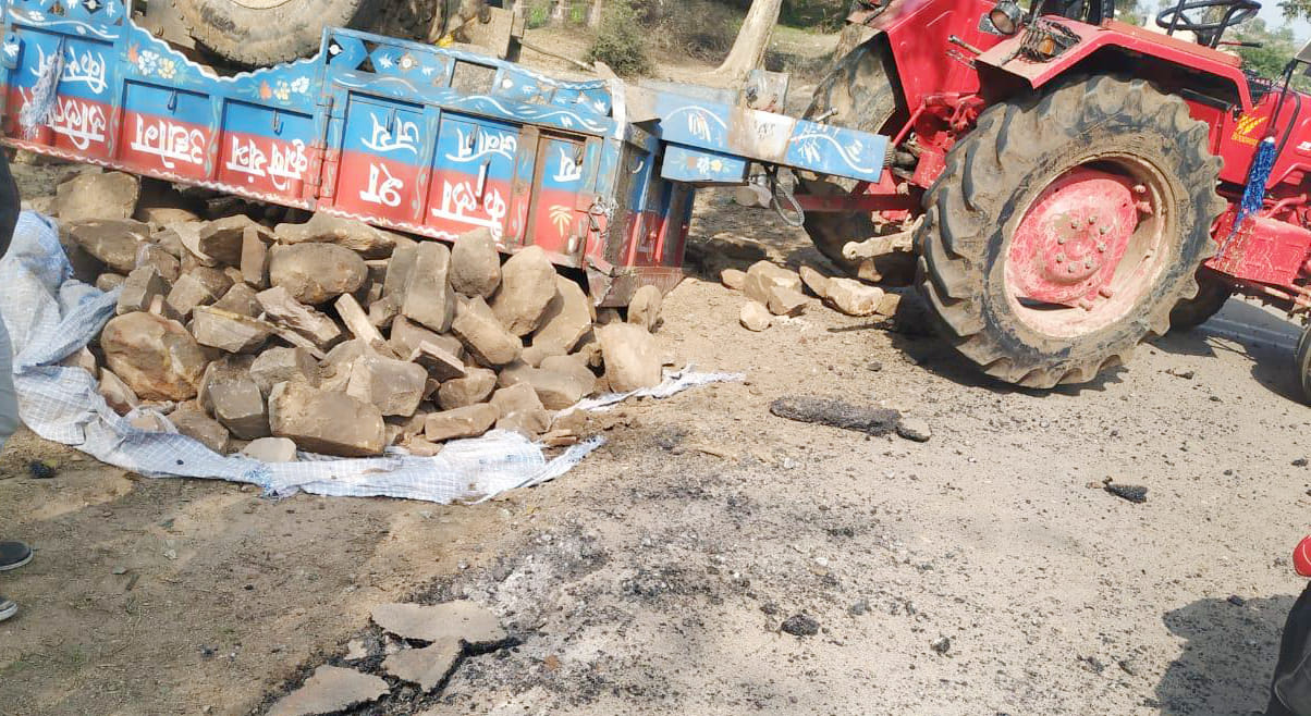 Enleggal exit matter arrest tractor trali full in bolder