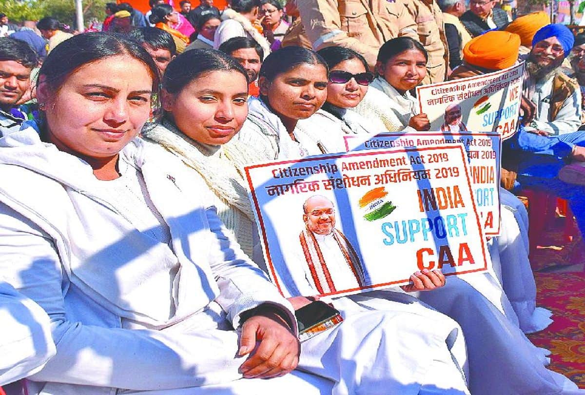 Bjp Chief Jp Nadda Rally Support For Caa Agra Ex Armyman and Woman Reach