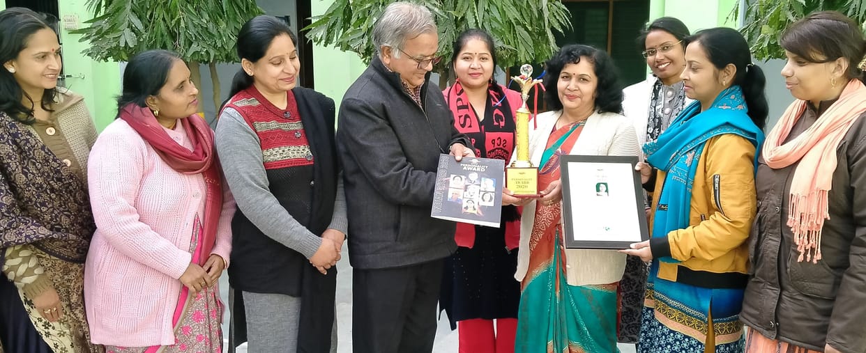 Great personality award to the principal
