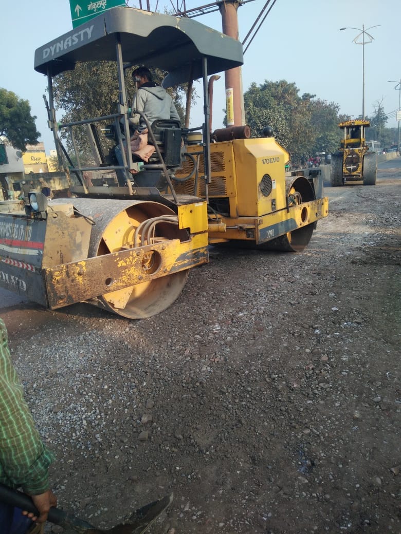 Good news: the work to free the pit on the Garh Road begins