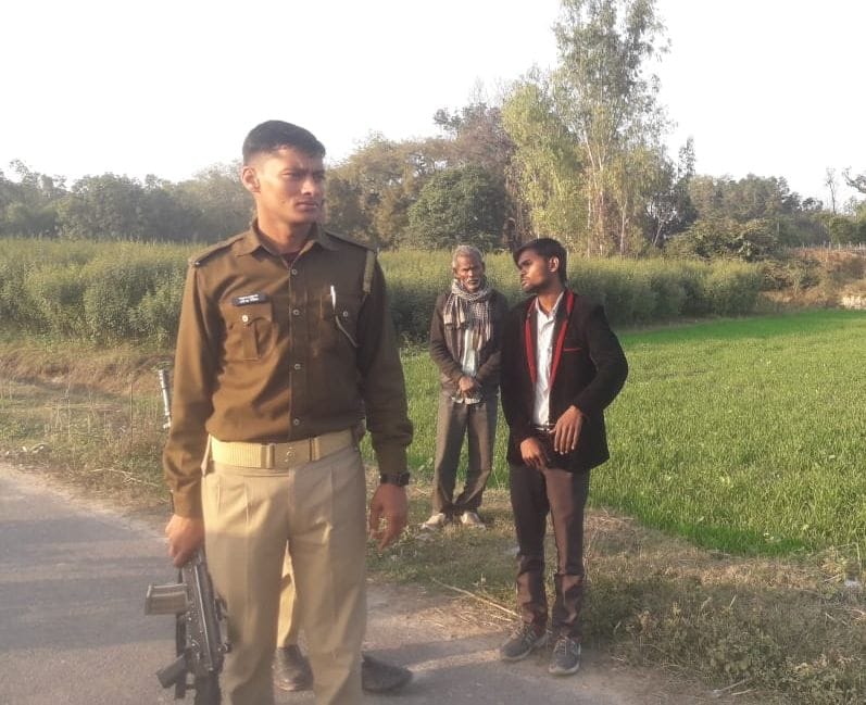 Father and son were robbed and stabbed, robbed 40 thousand rupees