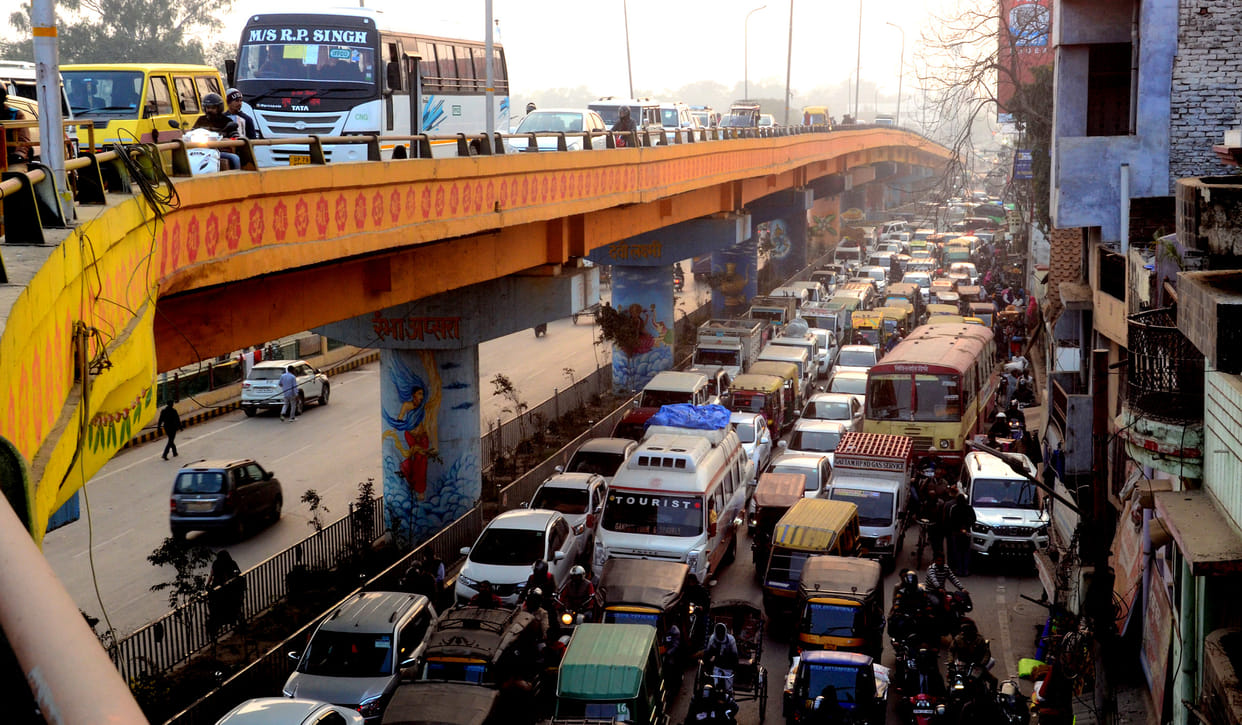 In view of Mouni Amavasya, Lucknow highway will be one way from this evening.