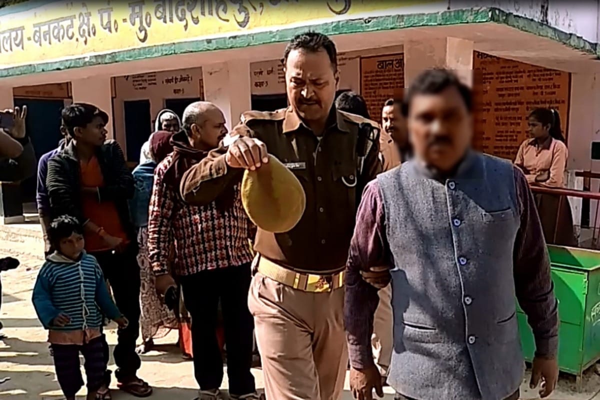 teacher beaten in govt primary school to molestation girl student in jaunpur
