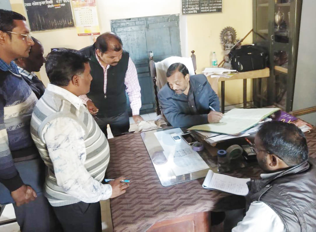 Teachers found unacconted salary deducted in school  inspection