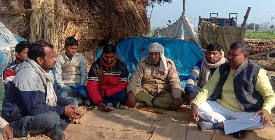 shaheed ke antim darshan ko patharaeen boodhee maan kee aankhen