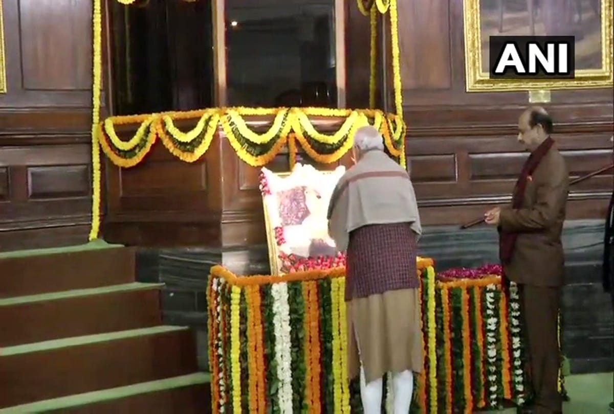 PM Modi and other leaders pay floral tribute to Subhas Chandra Bose at the Parliament