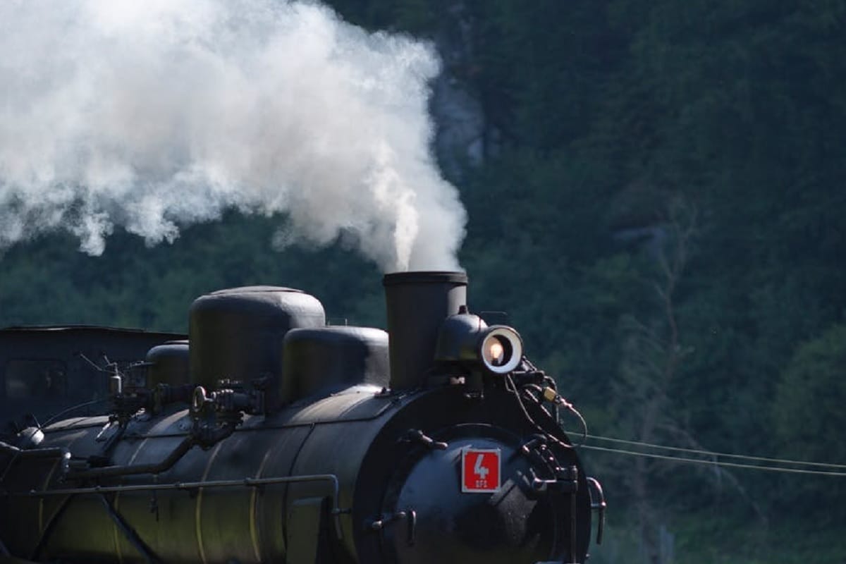 NGT asked CPCB for report on Pollution generated by Railway Engines