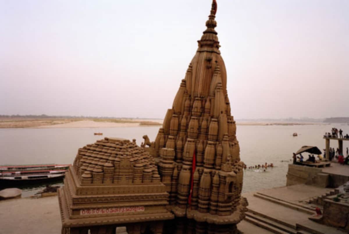 Mysterious Ratneshwar temple of Kashi is more tilted than Pisa tower
