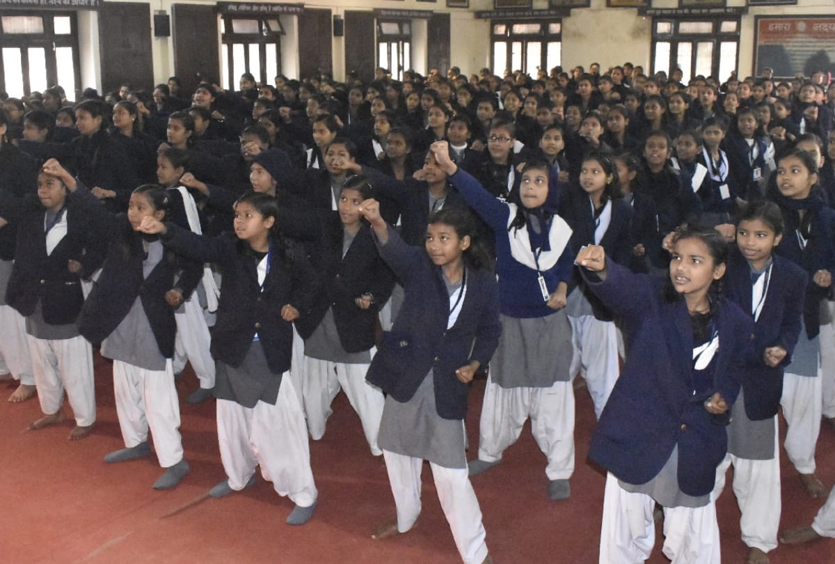self-defense training camp organized under 'Aparajita-100 Million Smiles' campaign of Amar Ujala