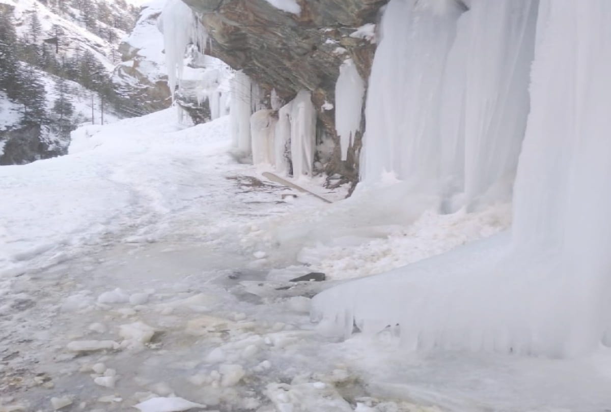 himachal weather report: 100 roads still closed due to snowfall