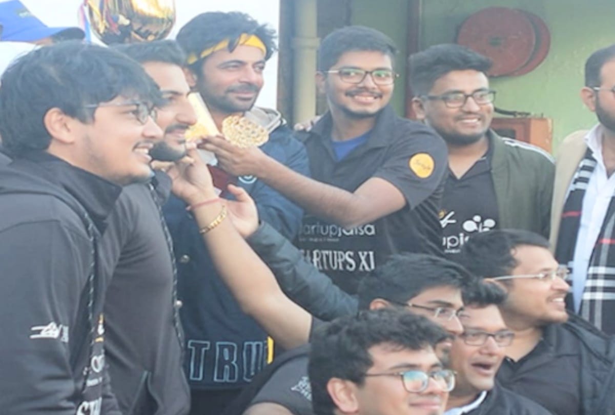 Famous comedian Sunil Grover played cricket at dharamshala and did batting