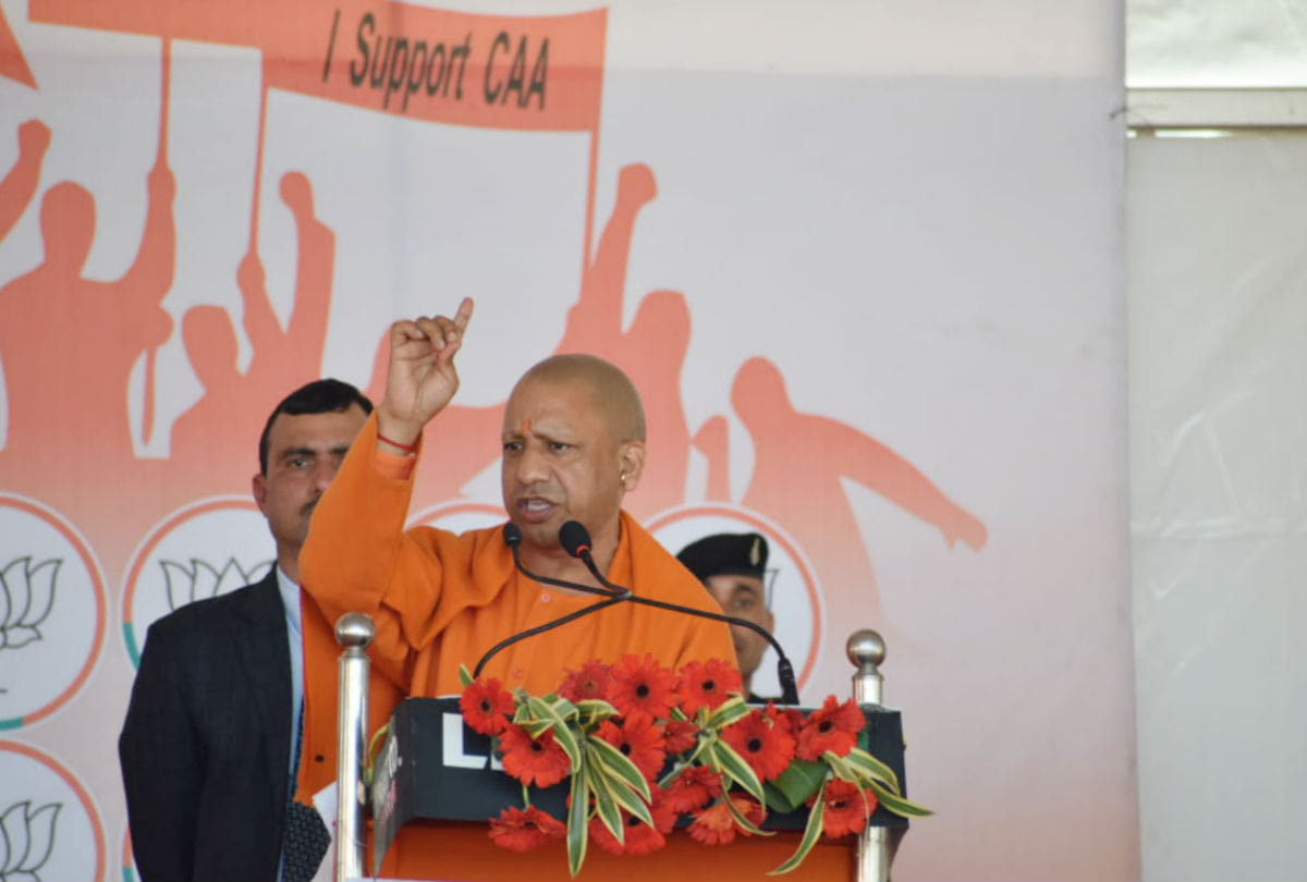 Yogi Adityanath warns to Protesters of CAA in agra