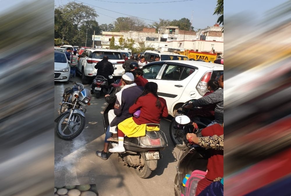 Ambulance Stuck in traffic jam during uttarakhand bjp president Bansidhar Bhagat welcome in roorkee