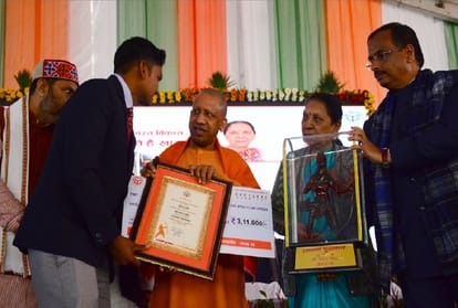 yogi adityanath addresses uttar pradesh foundation day celebrations