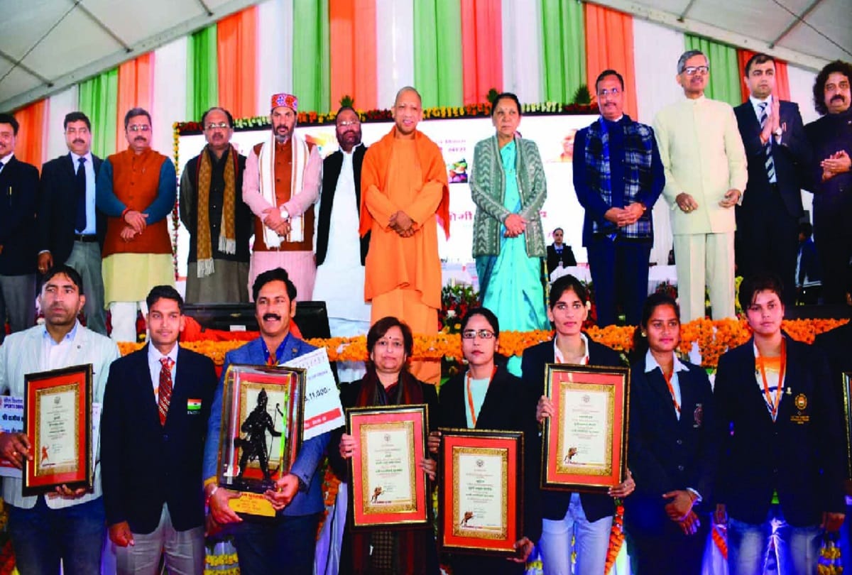 yogi adityanath addresses uttar pradesh foundation day celebrations