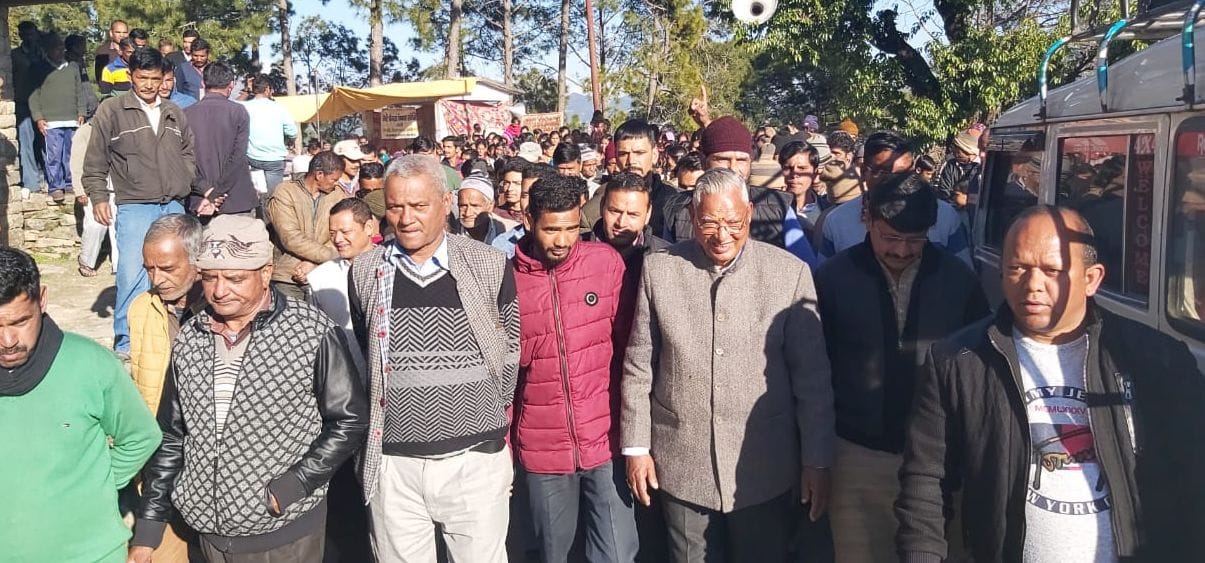 Villagers took out a procession, staged a sit-in at Naini to demand