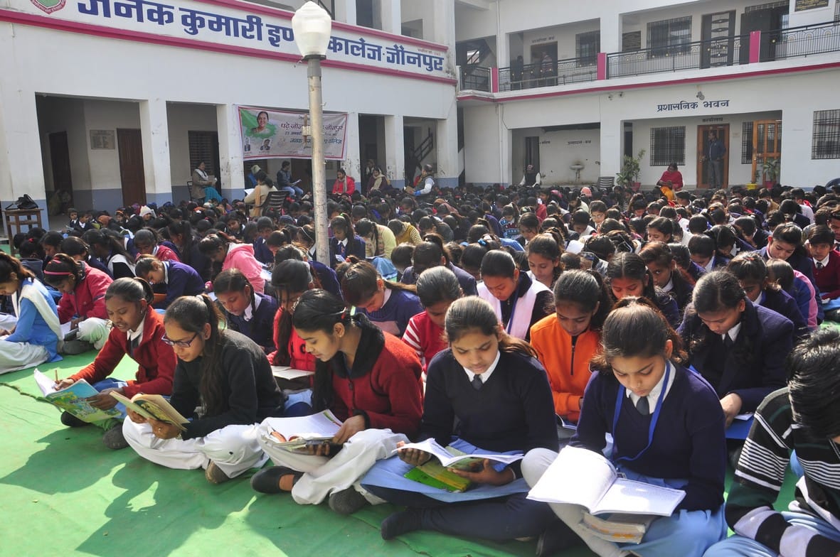 4.75 students, teachers and officers studied together