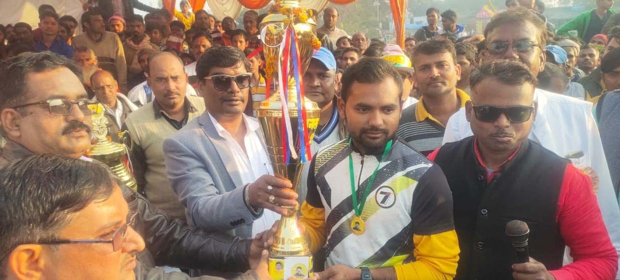 Badupur's team won the Jansatta Cup