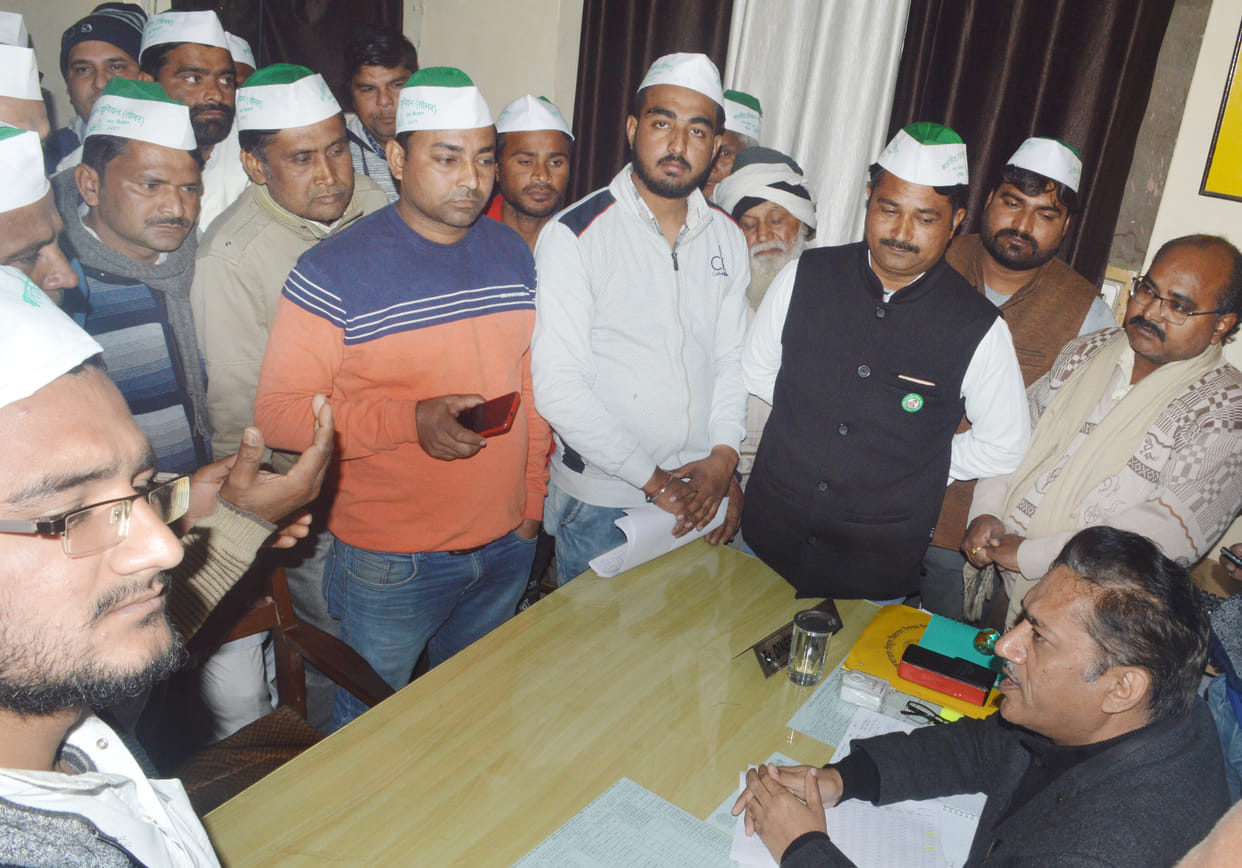 Angry over the harassment of electricity consumers